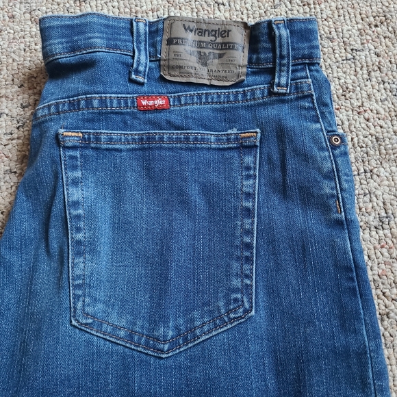 NWT Mens Wrangler Regular Fit Performance Jeans 36x30 - Picture 2 of 9